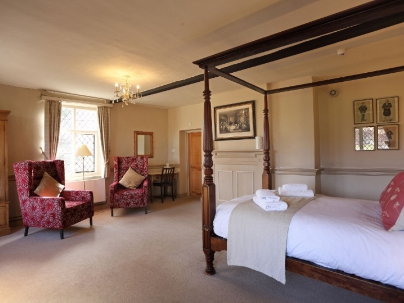 Four poster bedroom at The Bucks 800x533